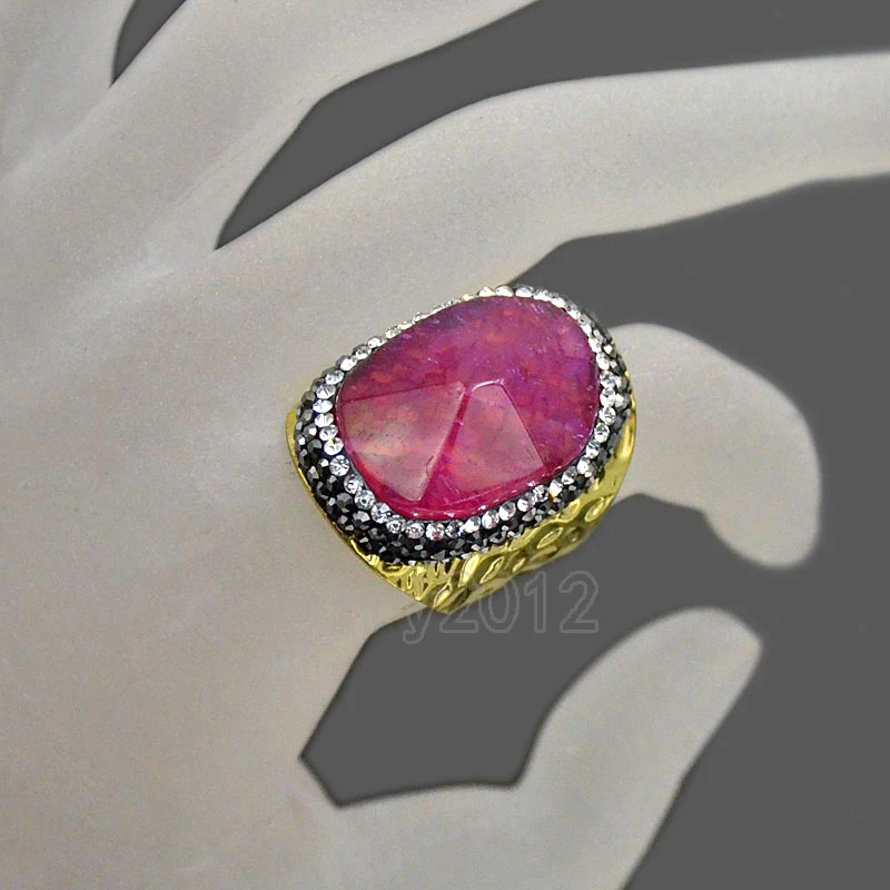 002-11a  Faceted Magenta Agate 20x29mm
