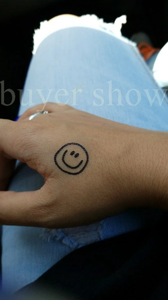 044 Transfert Deau Faux Tatouage Mignon Sourire Visage Tatouage Bigbang Gd Imperméable Temporaire Tatouage Flash Tatouage Pour Femme Homme 1056