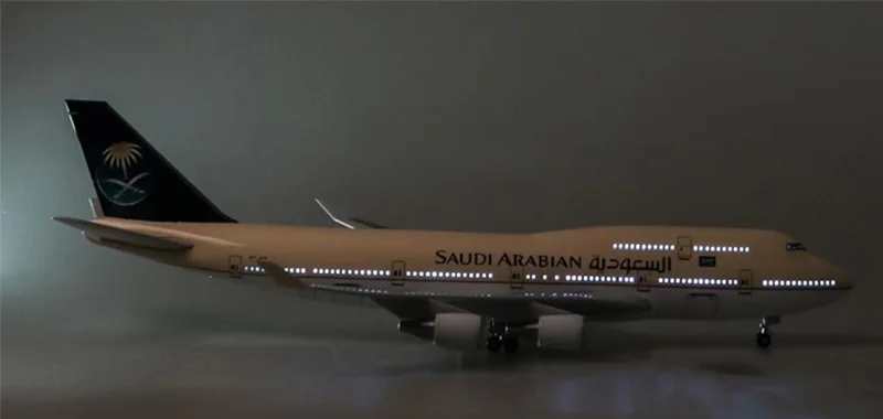 1/150 масштаб 47 см самолет Boeing B747-400 самолет Saudi Arabian Airlines модель W светильник и колеса литой под давлением пластиковый самолет - Цвет: with light