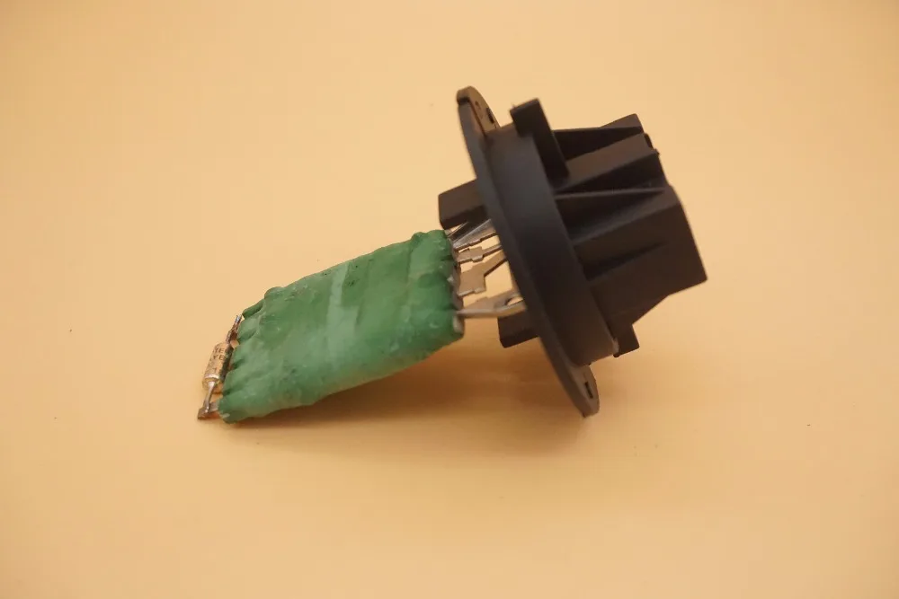 Heater Blower Motor Resistor For Peugeot 206 307 Citroen C3 IR15K R70K