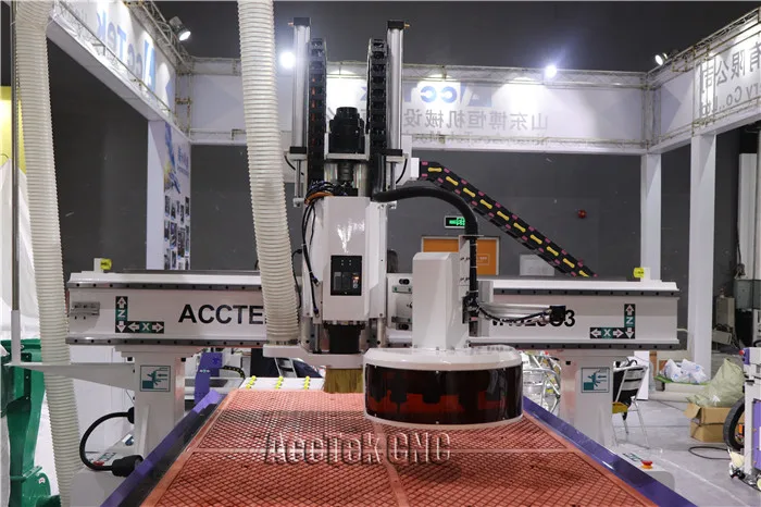 Китай AccTek дисковый инструмент changer 1300*2500 мм Delta CNC маршрутизатор деревообрабатывающий станок с Автоматическая смена инструмента