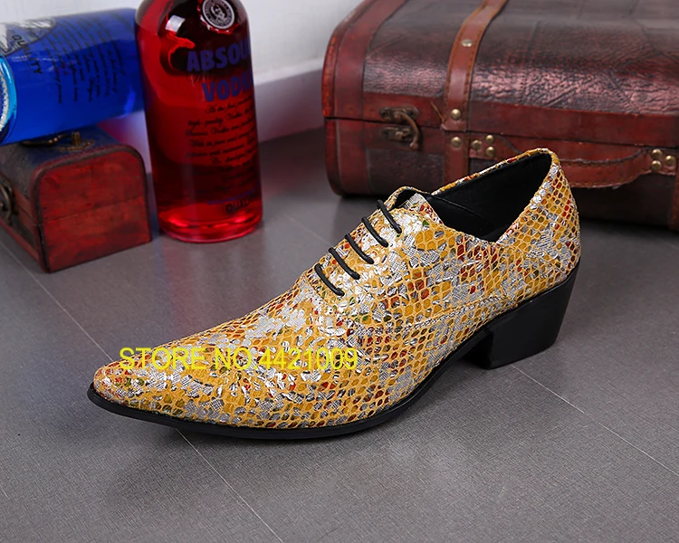 

Pointy British Shoe Men Leather Yellow Floral Carved Lace Up Wedding Dress Shoes For Men Evening Party Sapato Social Shoe