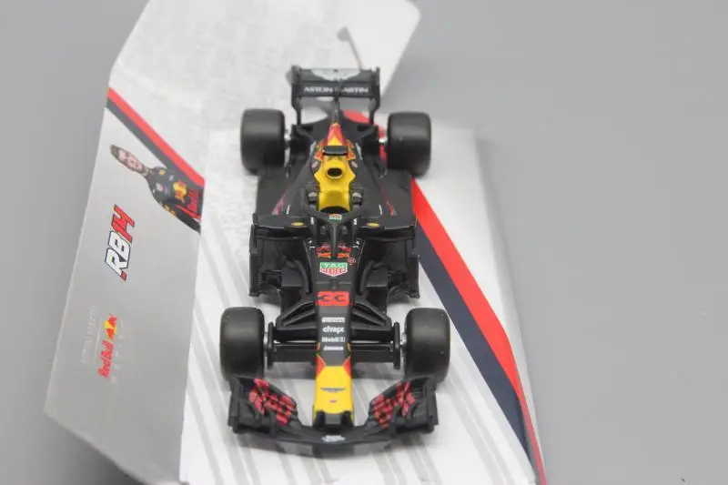 BBURAGO 1:43 Red Bull RB14 Модель гоночного автомобиля#33 Новинка в коробке