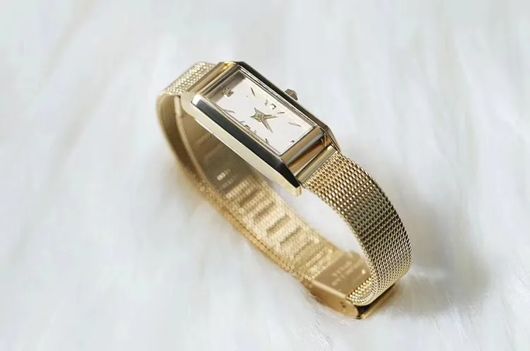 pulseira pequeno relógio de quartzo dourado