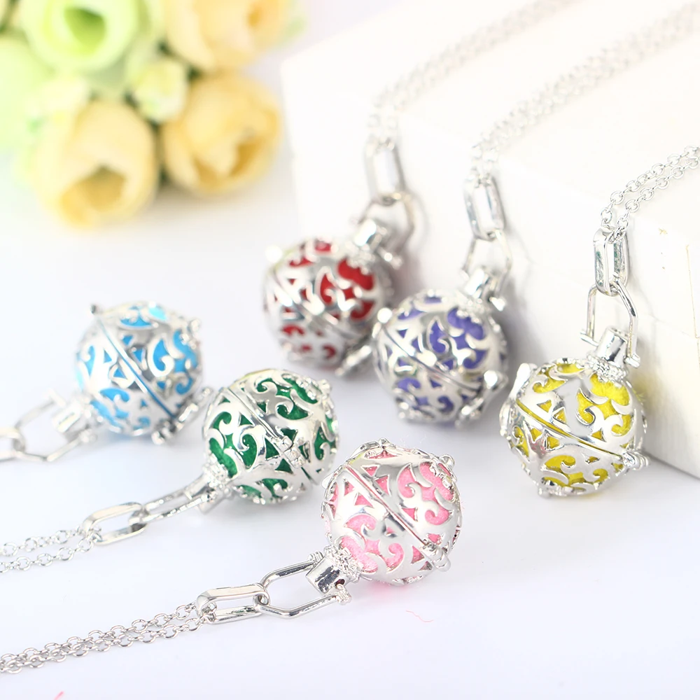 

Moon Shape Aroma Diffuser Balls Pendant Necklace Aromatherapy Diffuser Women Necklace Chromatic Color Locket Aromatherapy Pendan
