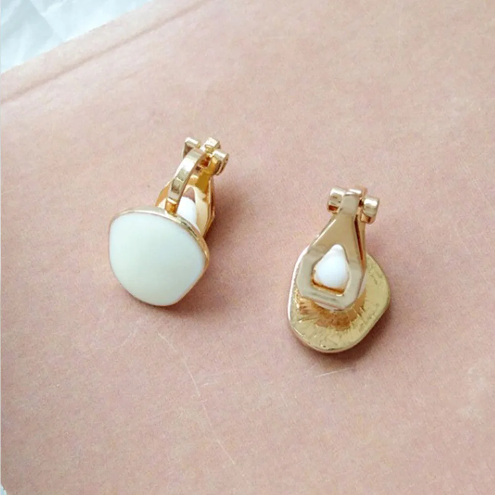 

Bing Tu Minimalist White Earring Without Piercing Irregular Ear Cuff Geometric Enamel Clip Earrings For Women Gold Color Jewelry
