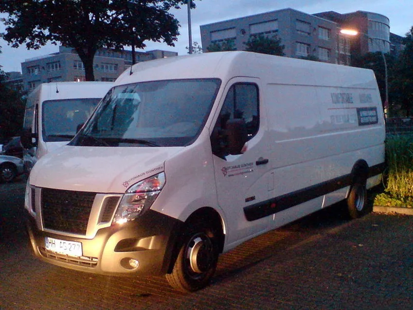 Nissan_NV400