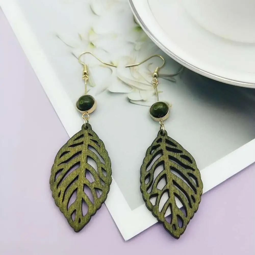 

TRENDY WOMEN EARRINGS GOLD COLOR PLATING GOOD QUALITY DARK GREEN WOOD LEAF SHAPED PENDANT EARRING