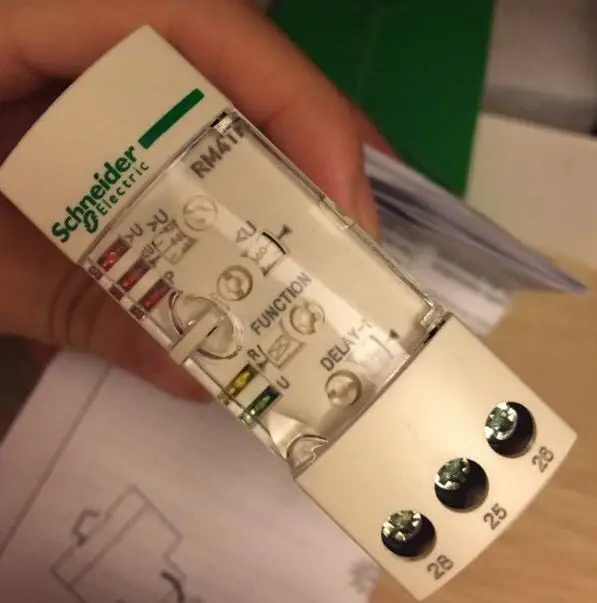 NEW three phase power supply control relay RM4TR32 phase sequence protector