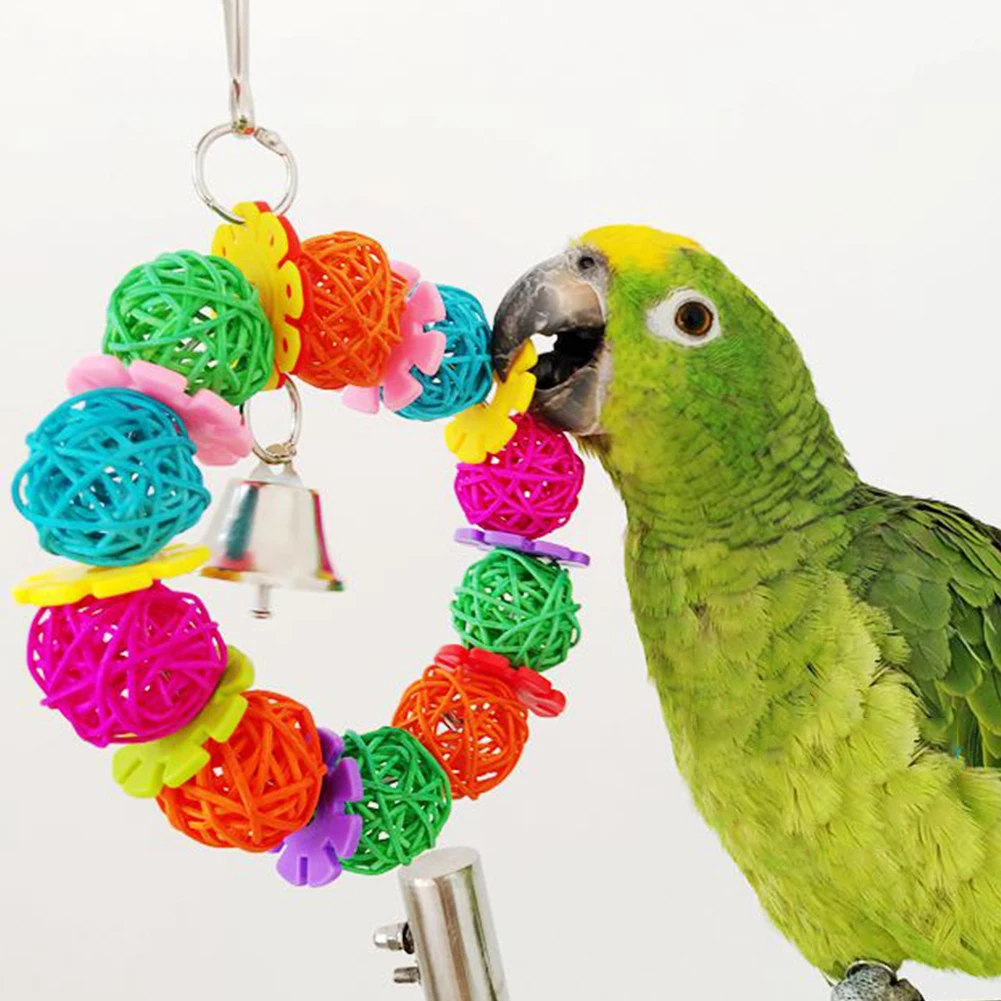 Царапина Parakeet жевательно-кусательная Легкая установка маленький колокольчик птица игрушки принадлежности для попугаев украшения безопасный круглый ротанговый шар Висячие упражнения