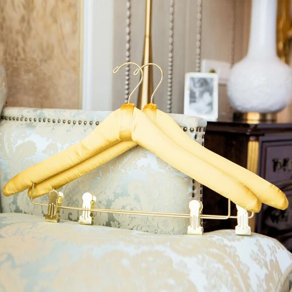 [Free shipping] Luxury Satin Padded Wooden Hanger With Clips for Pants