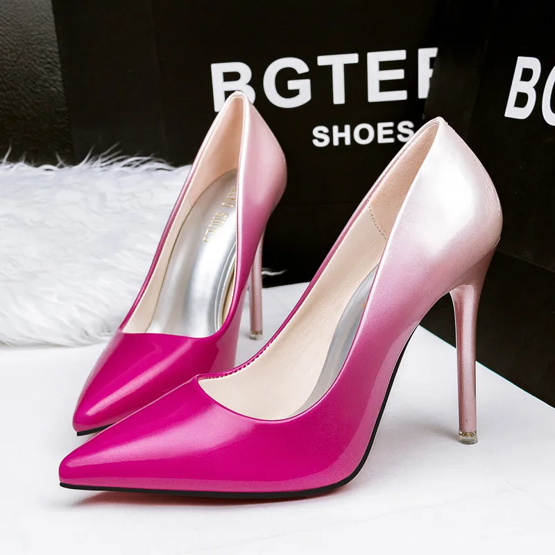 

2018 new fashion Korean pointed shallow mouth with women's shoes was thin gradient patent leather high-heeled shoes