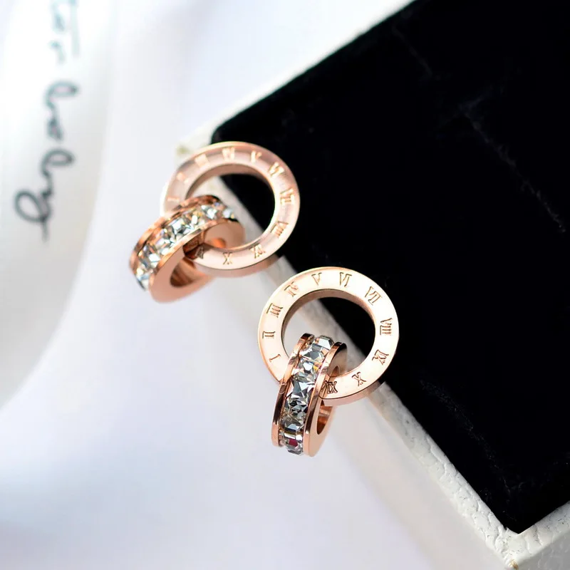 

Top Quality Rose Gold Color Roman Numerals Zircon Stud Earring for Woman 316L Stainless Steel Fashion Jewelry Never Fade (GE101)