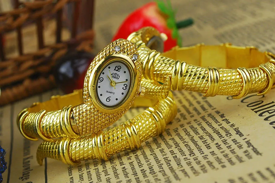 CUSSI женские часы кварцевые наручные часы роскошные золотые женские часы браслет платье часы форма змеи браслет relogio feminino