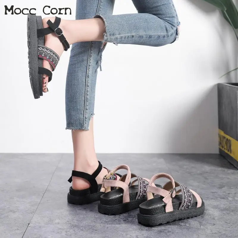 الصيف الصنادل المرأة حذاء مسطح زقزقة تو Sandalias حجم كبير صندل بتصميم روماني امرأة حذاء كاجوال جديد شبشب زحاف للسيدات الأحذية الصيف الصنادل المرأة حذاء مسطح زقزقة تو Sandalias حجم كبير صندل بتصميم روماني امرأة حذاء كاجوال جديد شبشب زحاف للسيدات الأحذية