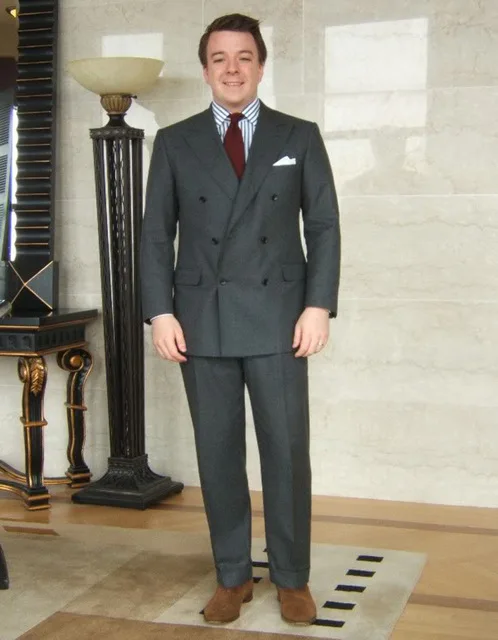Gentleman-Style-Promotion-Three-Pockets-Peaked-Lapel-Double-Breasted-6-Buttons-Three-Piece-Suits-Morning-Suits.jpg_640x640 (1)