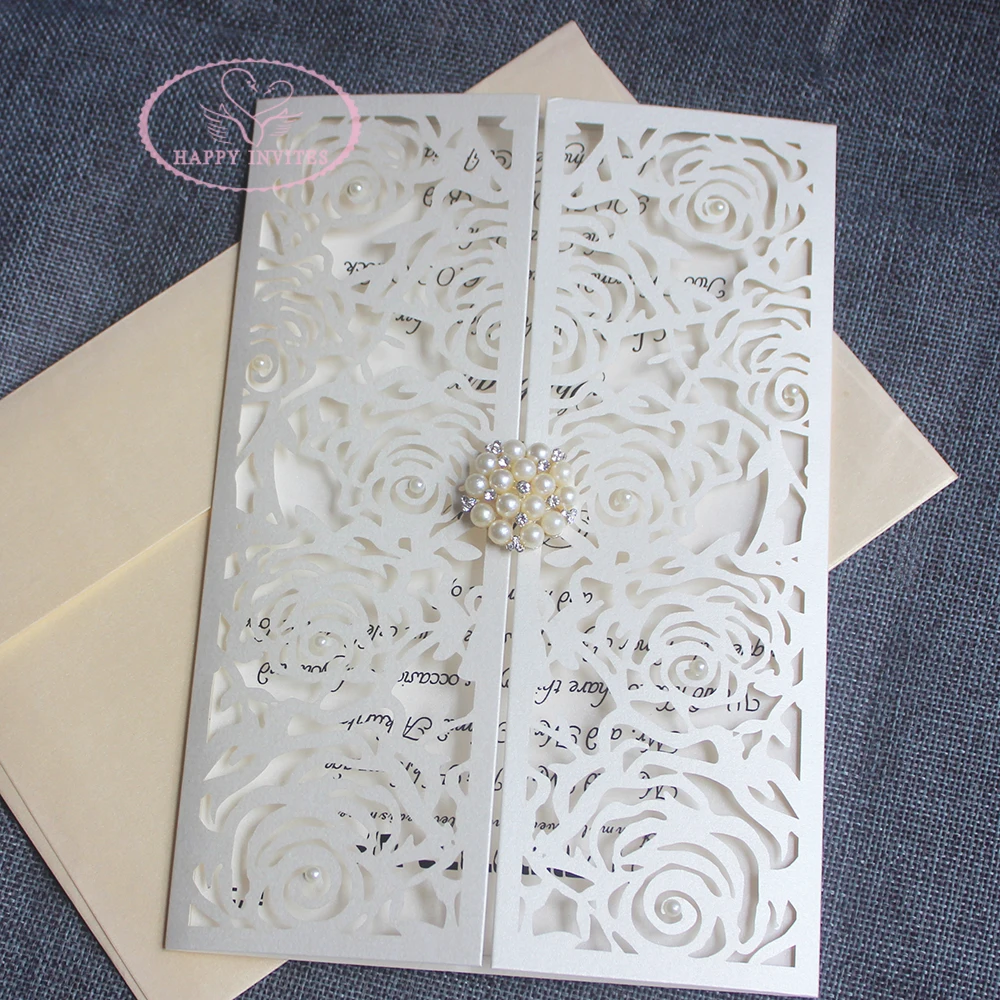 HI3044-01 Personalized Pearl White Laser Cut  Wedding Invitation Card with Pearl Brooch and Envelope Made in China