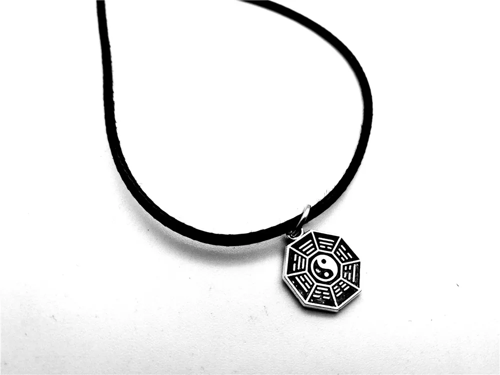 

Taiji Bagua Map Feng Shui Pendant Necklace Chinese Style Fantastic Ying Yang Tai Chi Gossip Leather Rope Necklaces jewelry