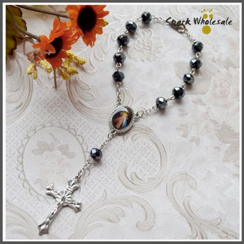 

25pcs/lot Catholic Baptism Favors Divine Mercy Black Faceted Glass Decade Rosary Religious Mini Rosary Cross Rosary Bracelet