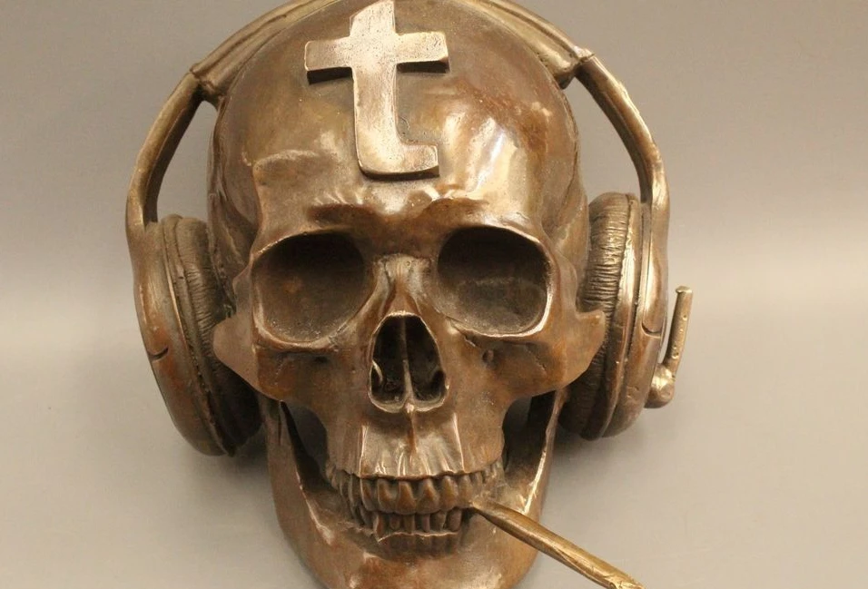 

8"China Chinese Bronze Skull Head By Gamble death'shead listen to music Statue