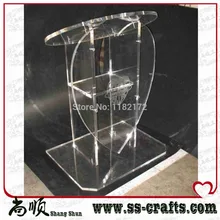 Прозрачная, в форме сердца акриловая подиумная подставка