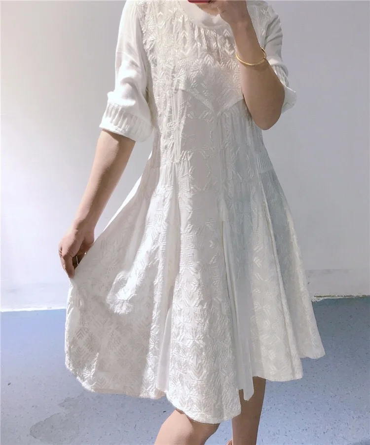 

Women Dress 2019 Spring Heavy Work Embroidery White Large Hemline Waist Dress