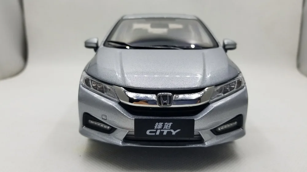 1:18 литая под давлением модель для Honda City все новые Седан сплав игрушечный автомобиль миниатюрная коллекция подарки ДЖАЗ Fit