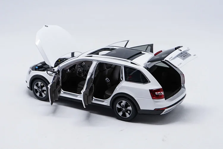 1/18 Skoda Octavia Combi Wagon литая под давлением металлическая модель автомобиля игрушка для мальчика подарок на день рождения оригинальная коробка