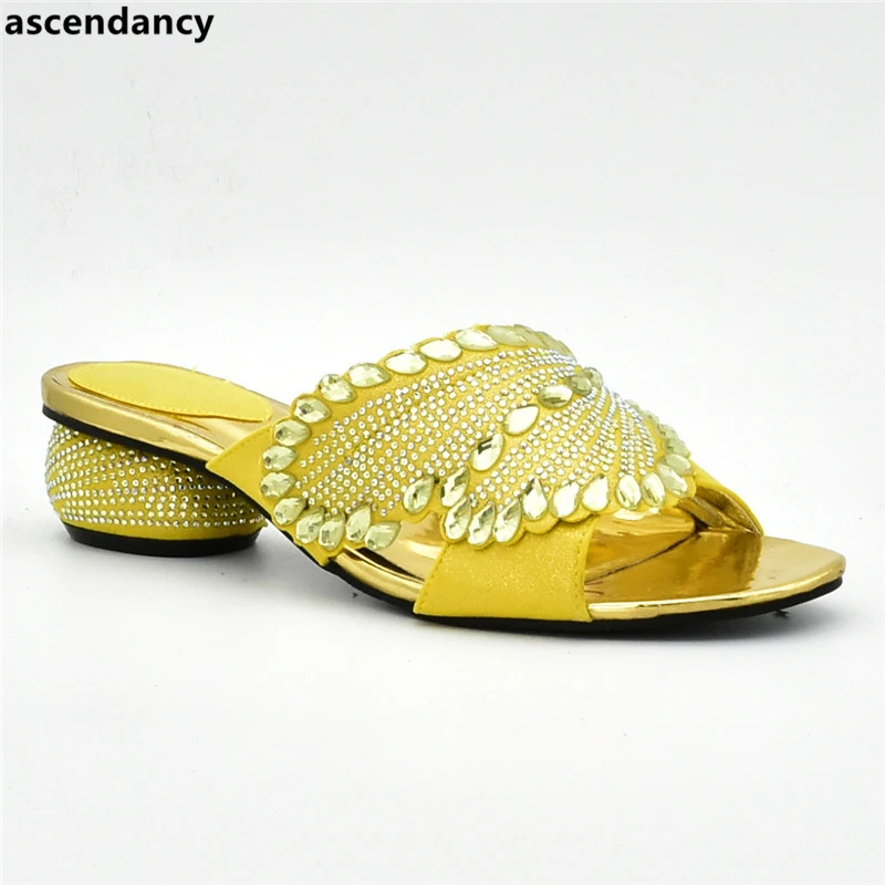 

Latest Wedding Dress 2019 Nigerian Women Wedding Shoes Decorated with Rhinestone Slip on Elegant Women Party Pumps Female Shoes