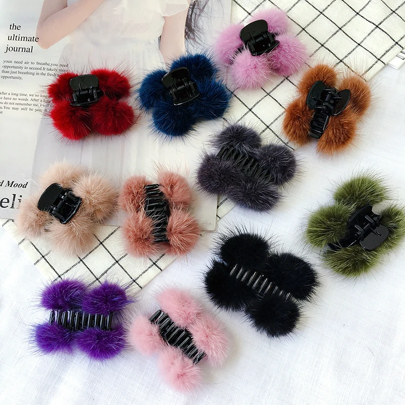 

Korean Faux Fur Ball Hair Claws Fuzzy Hair Accessories for Women Girls Hair Clips Fashion Autumn and Winter Hairpin Headdress