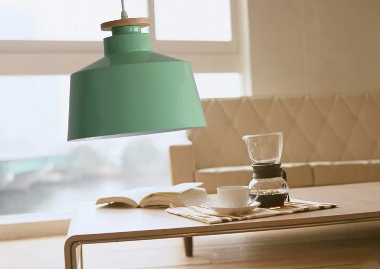 O simples e moderno personalidade criativa lâmpadas e decoração em madeira