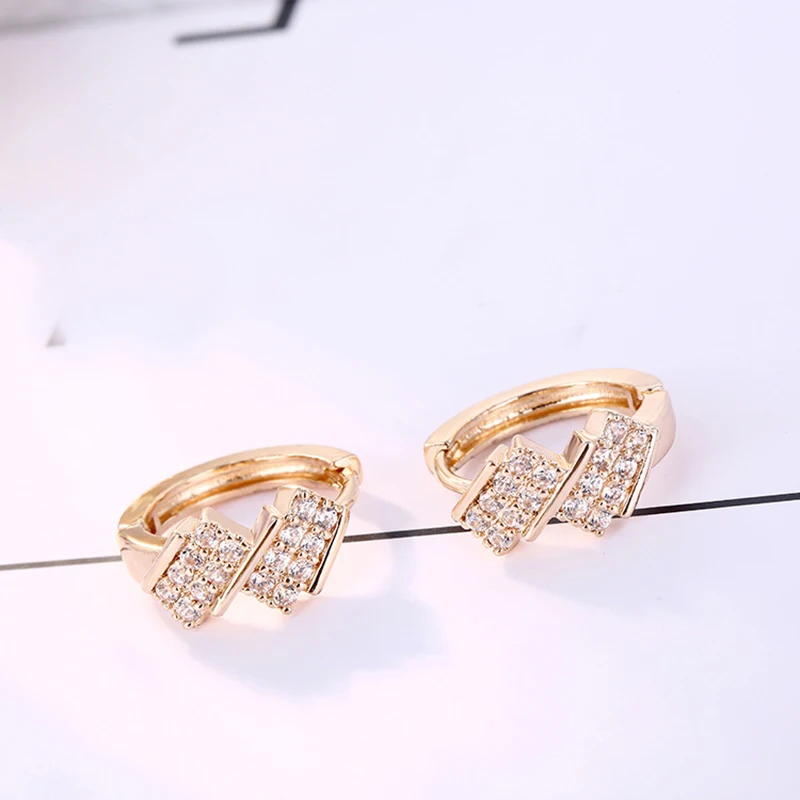 

2019 Korean clear fashion trend earrings new design swirl earrings shaped luxury jewelry Prevent allergies