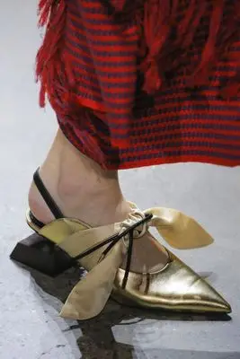 Knsvvli/вечерние туфли на квадратном каблуке в форме дерева; женская обувь из натуральной кожи с шелковым бантом и острым носком для подиума; женские слинбэки - Цвет: gold