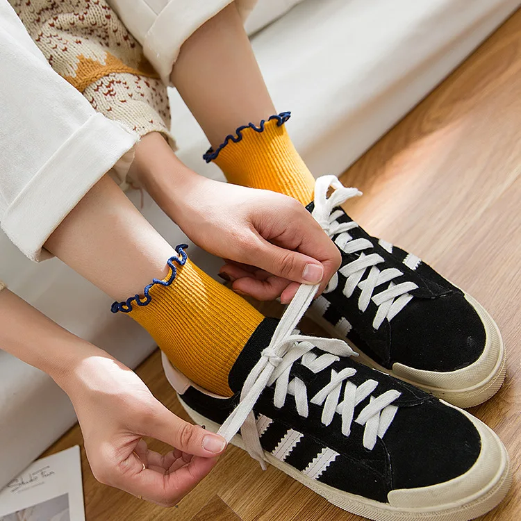 Летние забавные короткие носки из хлопка с бантом из ленты на пятке; Chaussette; женские короткие носки; цвет белый, желтый, красный, винный