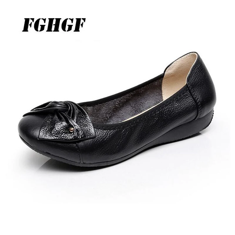 

Leather mother's shoes large size cowhide single women's shoes flat bottom with soft sole flat flower casual shoes dancing shoes