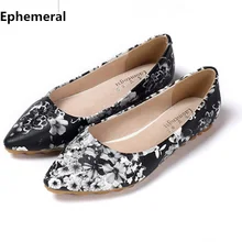 Женские зимние туфли в стиле пэчворк с милым принтом; большие размеры(4-12); женские итальянские туфли с острым закрытым носком; черные туфли на плоской подошве с подошвой из термопластичной резины