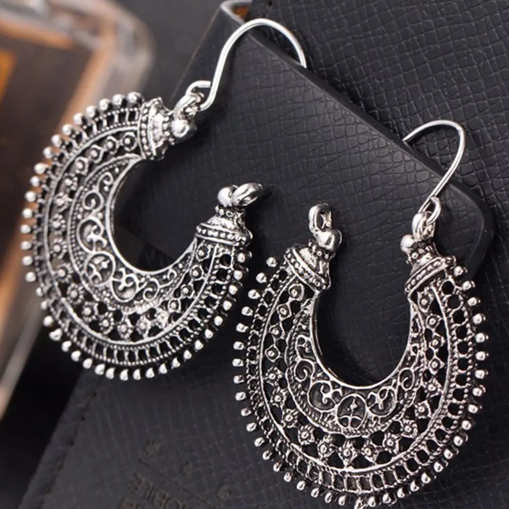 

1Pair Retro Metal Dangle Earrings Vintage Carved Hollow Earrings for Women Hanging Drop Earing Jewelry