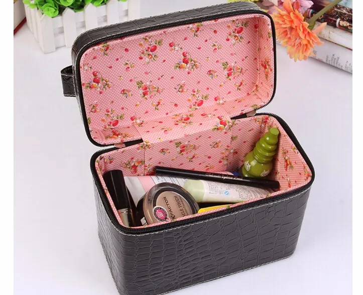 cosmetic bag (1)