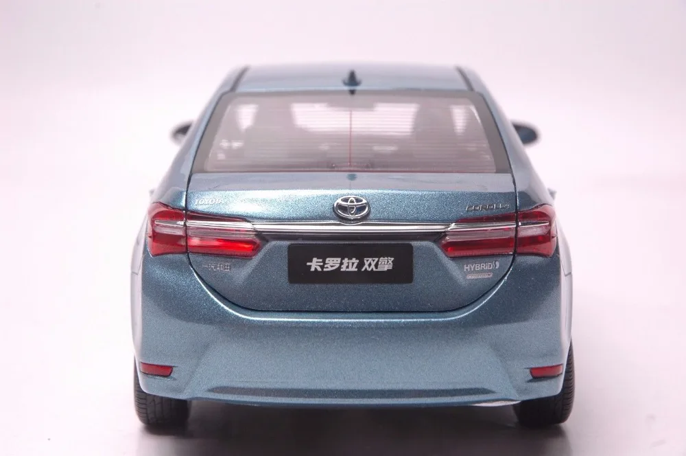 Toyota Corolla Hybrid 2015 car model in scale 118 (4)