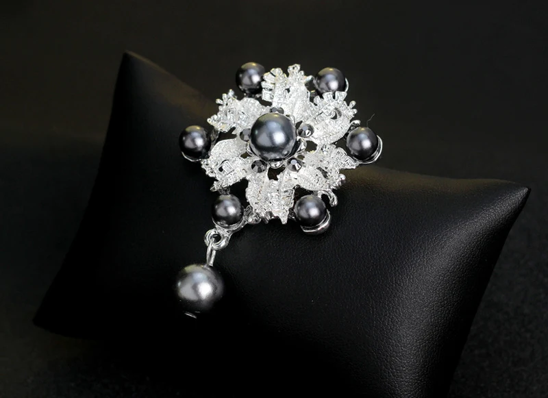 NIUYITID Korean Fashion Imitation Pearl Flower Brooch Gold Color Bridesmaid Dress Pins Women Broches 5 Colors  (12)