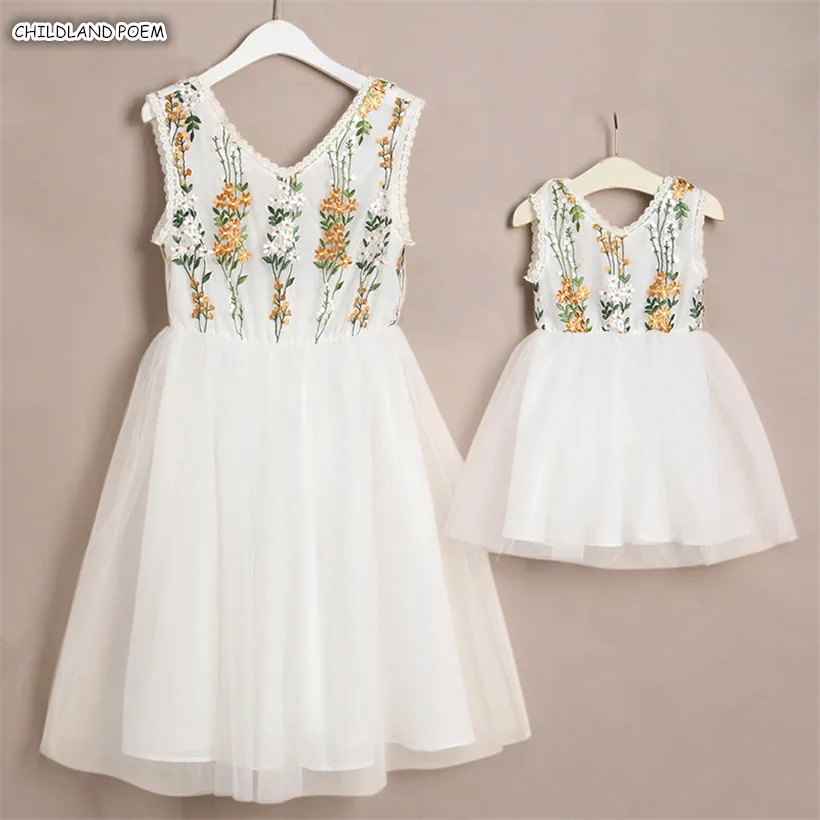 

Mother Daughter Dresses Embroidery Lace Party Wedding Family look Mommy And Me Clothes Sleeveless Mom And Daughter Dress Clothes