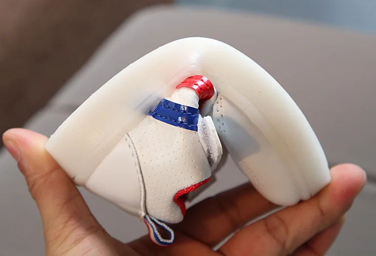 New Children Luminous Shoes Boys Girls Stripe Sport Running Shoes Baby Lights Fashion Sneakers Toddler Kids LED Sneakers