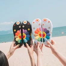 Roni Bouker/Новинка; Летние праздничные женские шлепанцы; женские пляжные шлепанцы с подсолнухами; милая обувь на плоской подошве для девочек; удобная обувь;