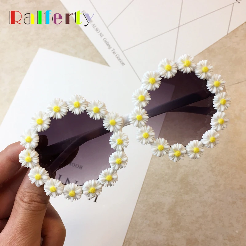 

Ralferty Adult Flower Sunglasses Women Round Seaside Sun Glasses For Women Ladies Sweet Eyewear UV400 Vacation Glasses G015