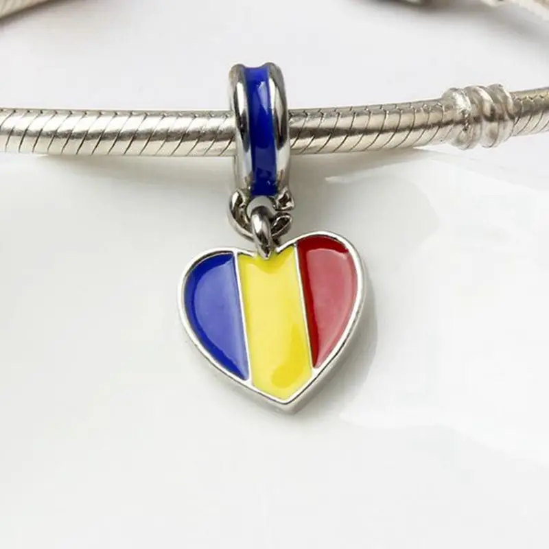 20pcs/Lot Fashion Enamel Romania Flag Design Alloy metal Heart Charm