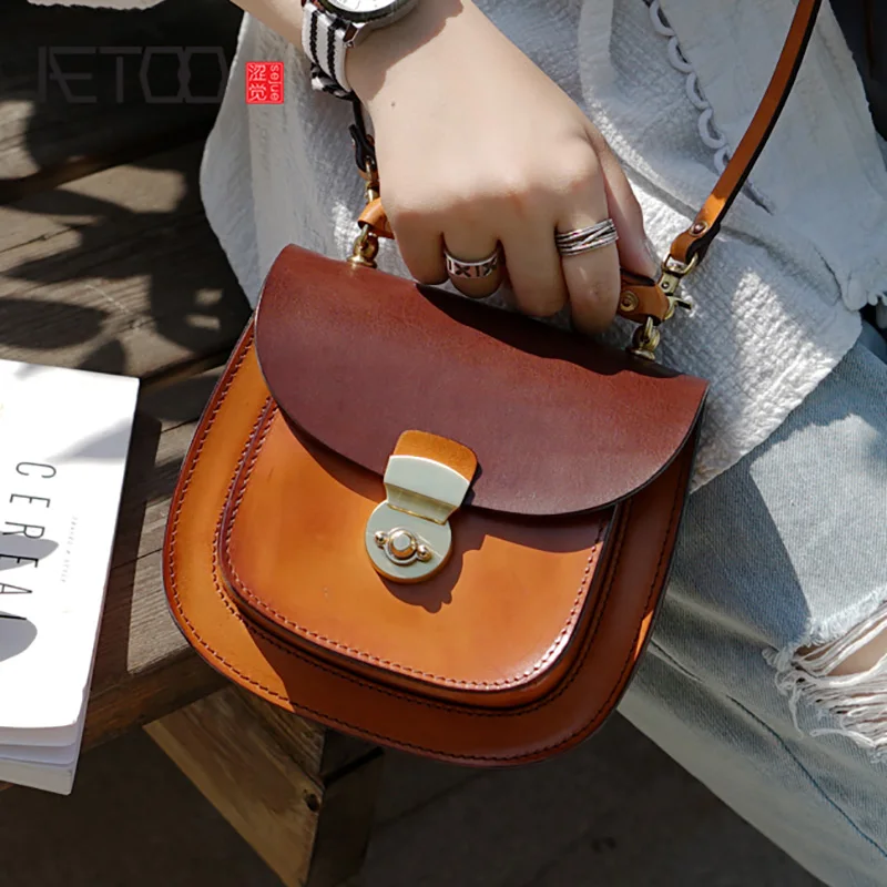 

AETOO Handmade one-shoulder slanted handbag, women's leather bag, Japanese small vintage saddle bag