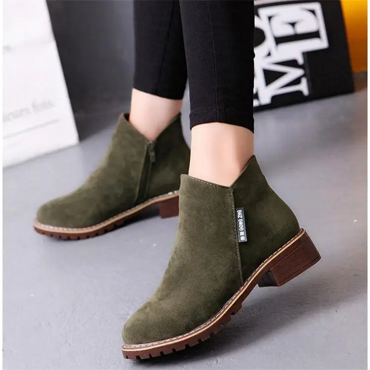 

2018 new Martin boots female Korean students flat-bottomed boots round head thick boots children.