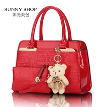 SUNNY TIENDA 2 Bags/set Con Oso moda Europea y Americana informal bolso del patrón del cocodrilo de patentes cuero de LA PU bolsa de hombro