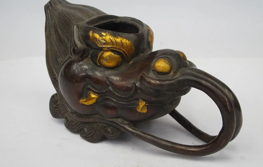 

China Chinese Folk old Bronze Gilt Copper Dragon Head Teapot Wine Pot