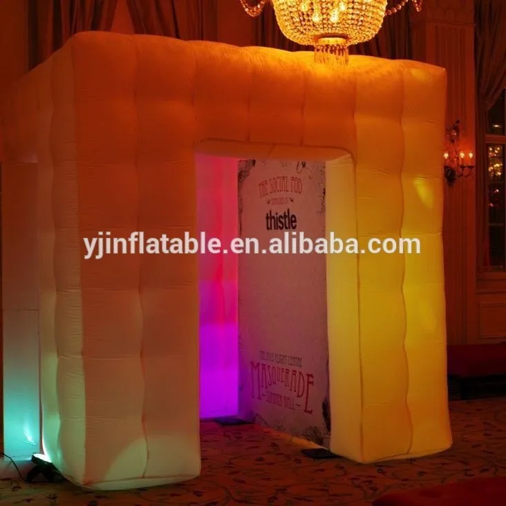 Portable-Photo-Booth-Using-rental-photo-booth